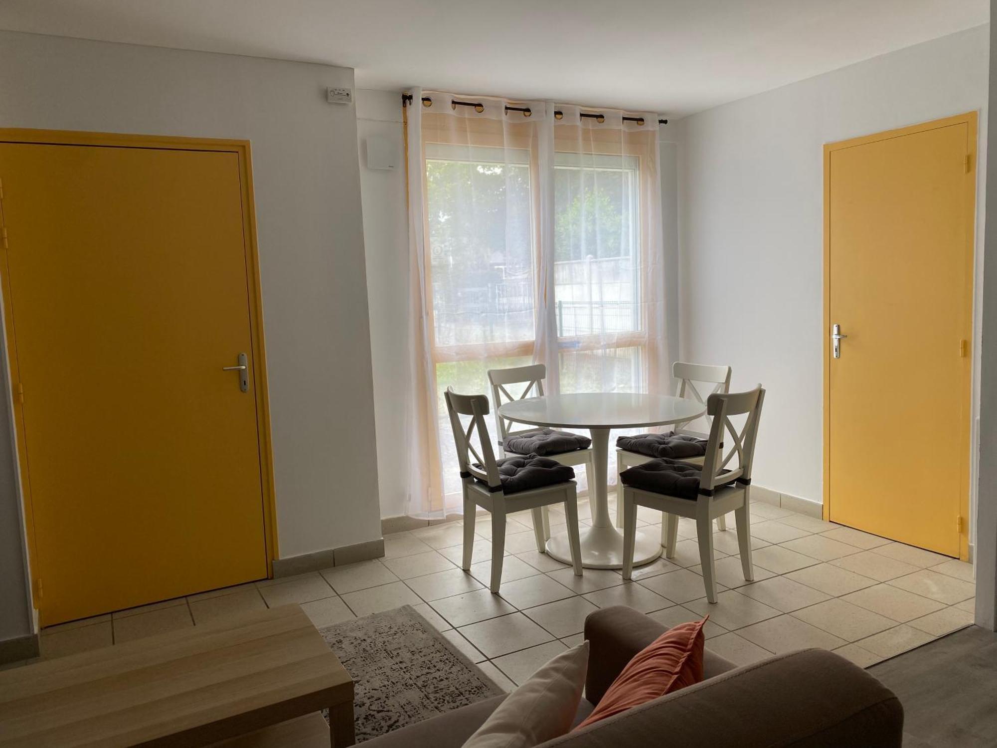 Maison Spacieuse Et Confortable 100M2 Avec Jardin Val-de-Reuil Exterior photo